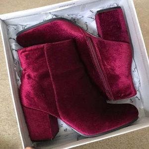 🎉HP🎉QUPID Velvet Booties